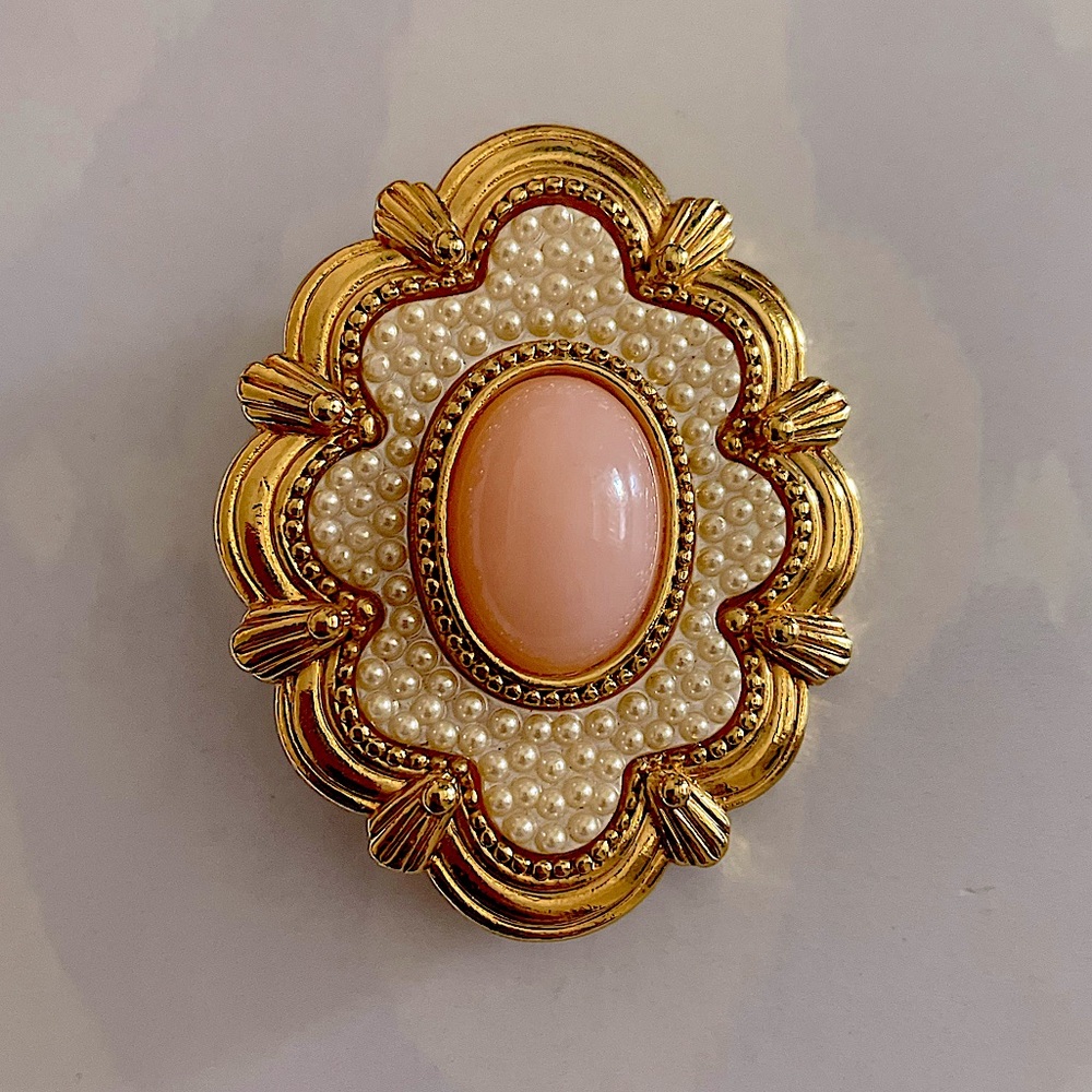 Vintage Oval Pearl Brooch Pin